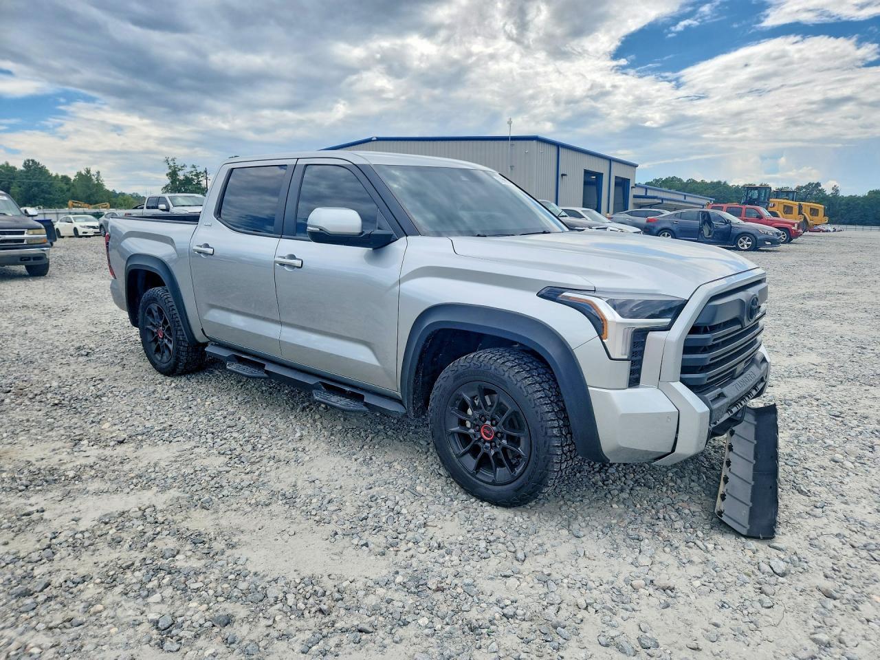 2024 TOYOTA TUNDRA SR5 — Фото 4 из 13