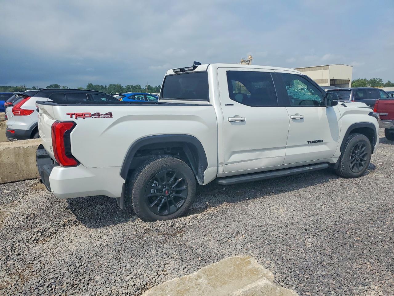 2024 TOYOTA TUNDRA LIMITED HV — Фото 3 из 12
