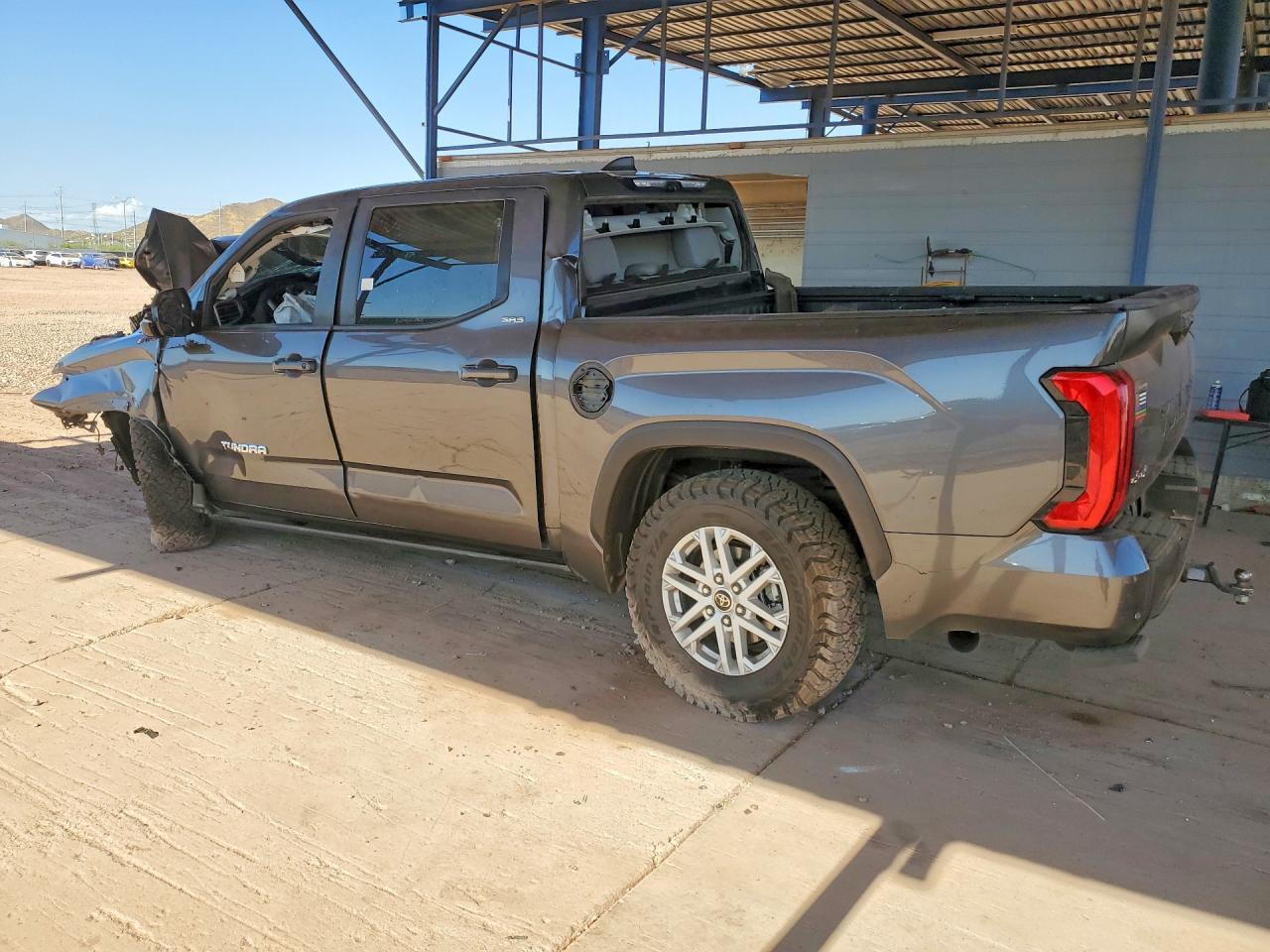 2024 TOYOTA TUNDRA SR5 — Фото 2 из 12
