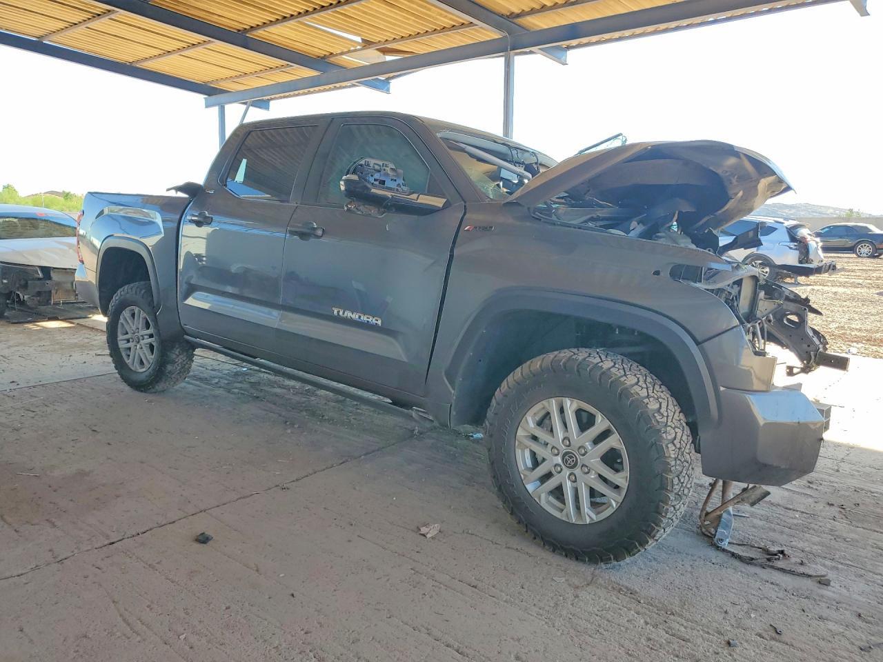 2024 TOYOTA TUNDRA SR5 — Фото 4 из 12