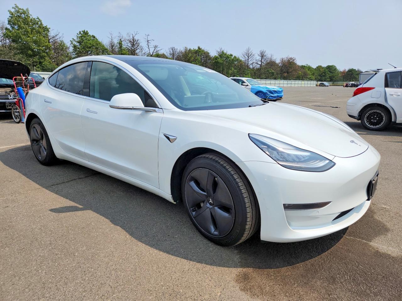 2020 TESLA MODEL 3 — Фото 4 из 12