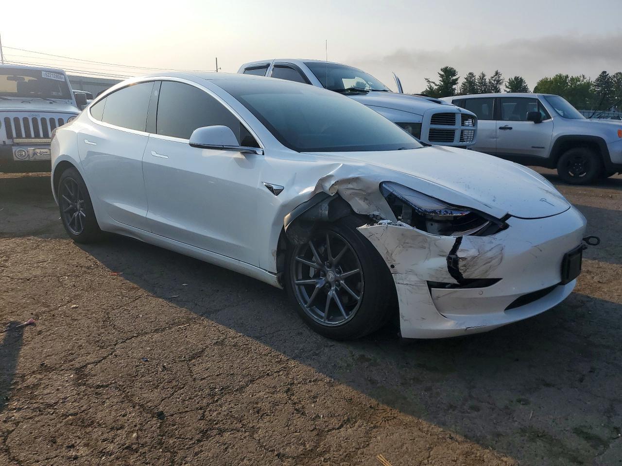 2020 TESLA MODEL 3 — Фото 4 из 12