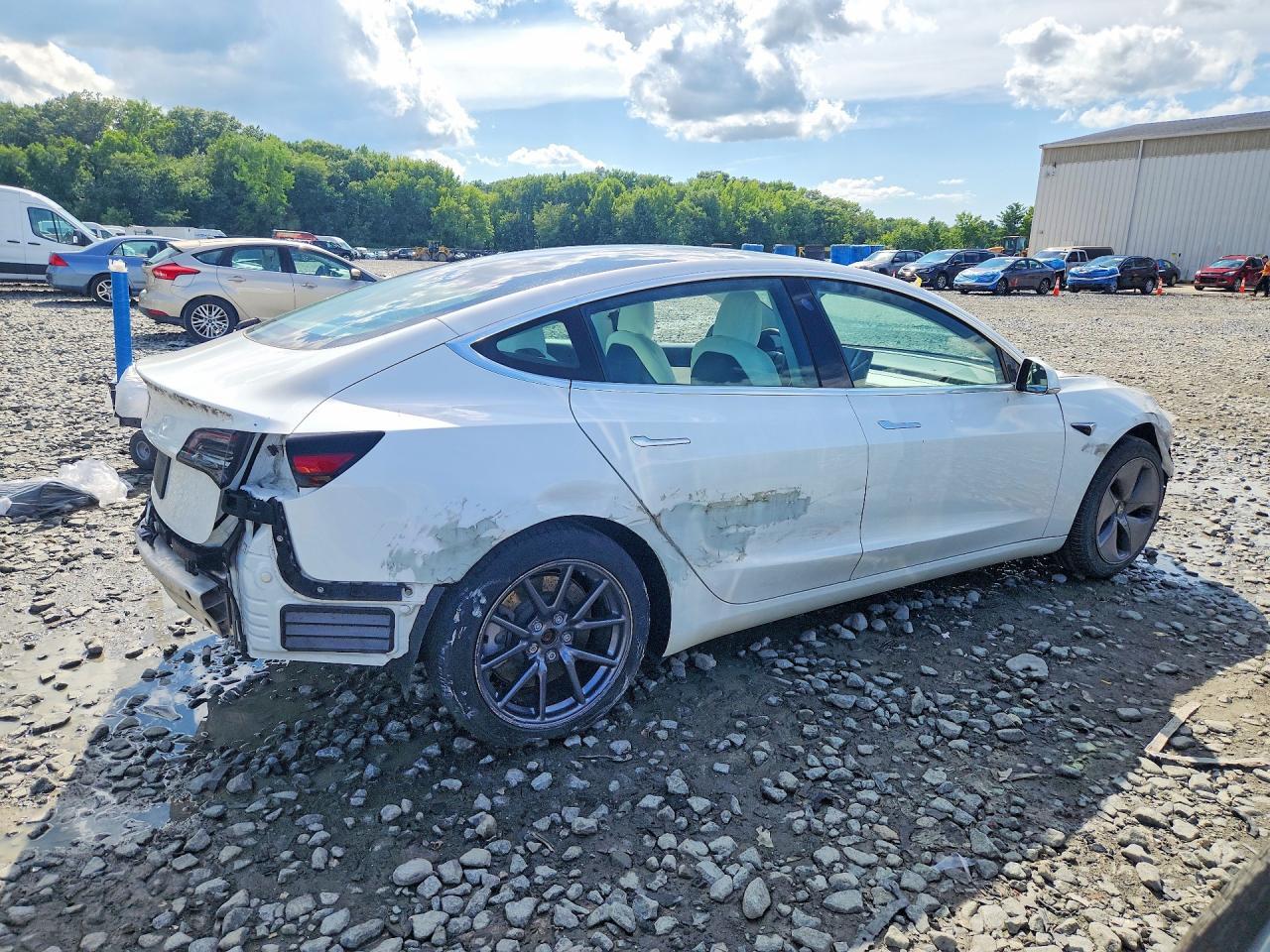 2020 TESLA MODEL 3 — Фото 3 из 12