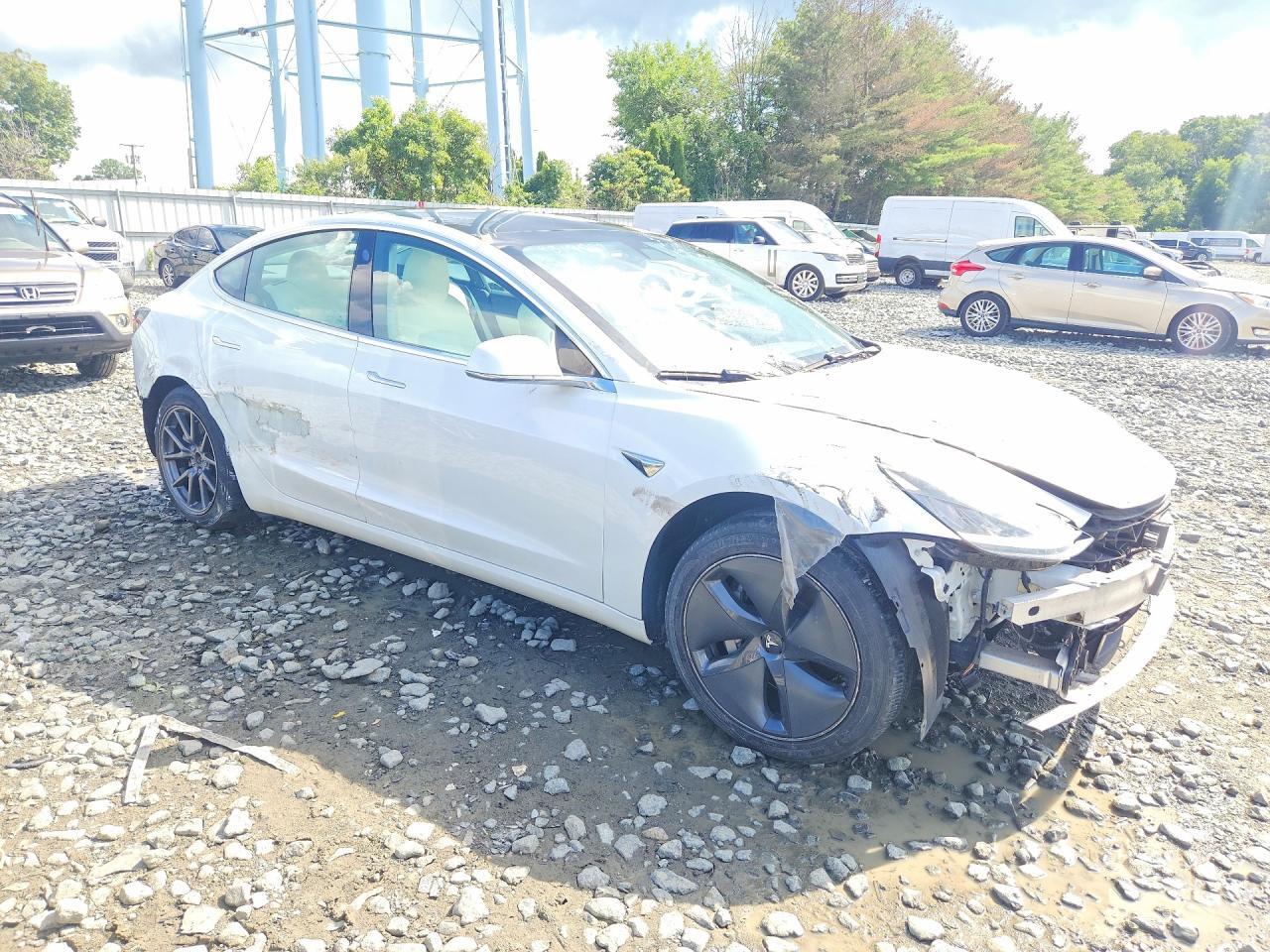 2020 TESLA MODEL 3 — Фото 4 из 12
