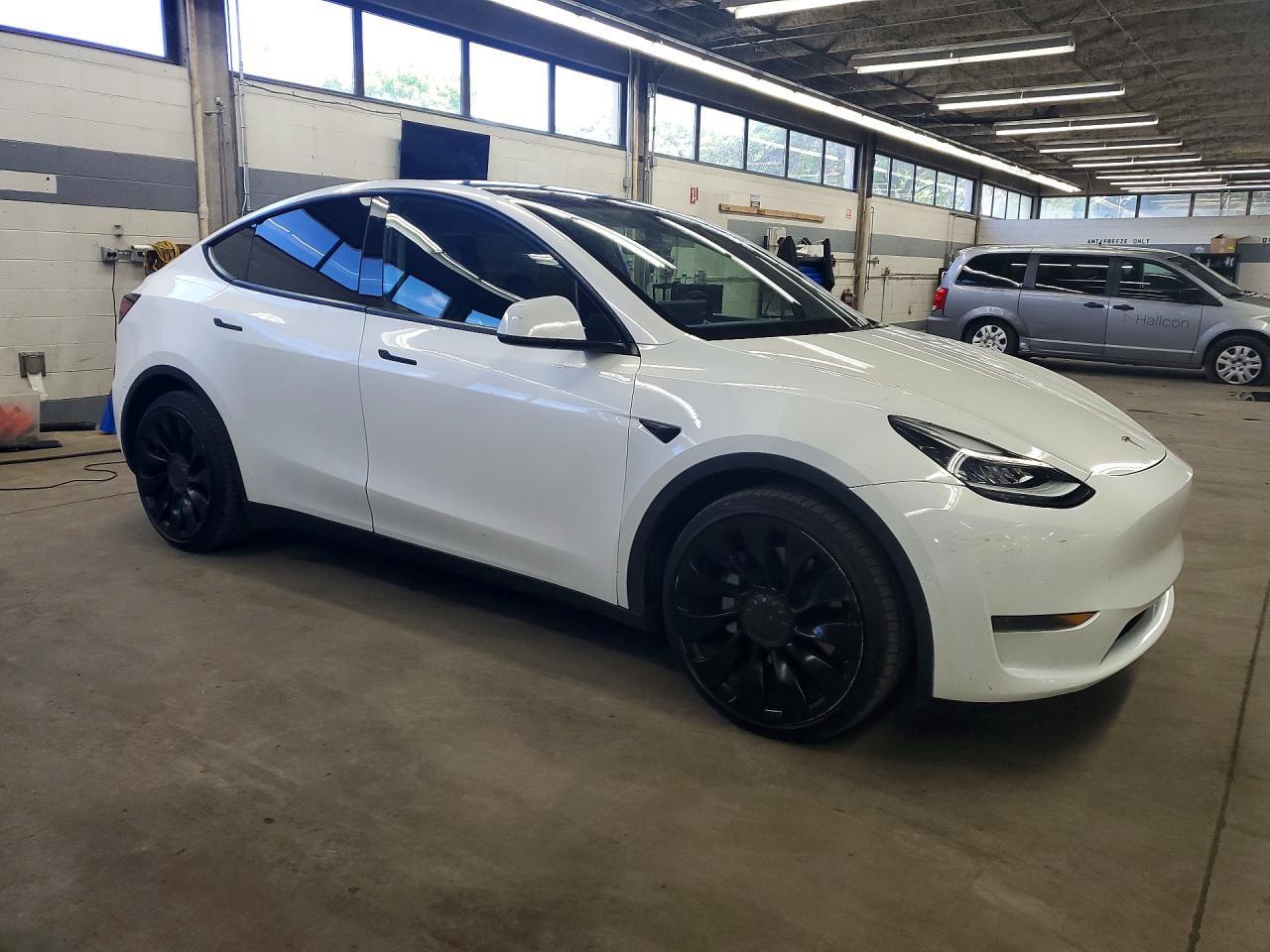 2020 TESLA MODEL  Y — Фото 4 из 12