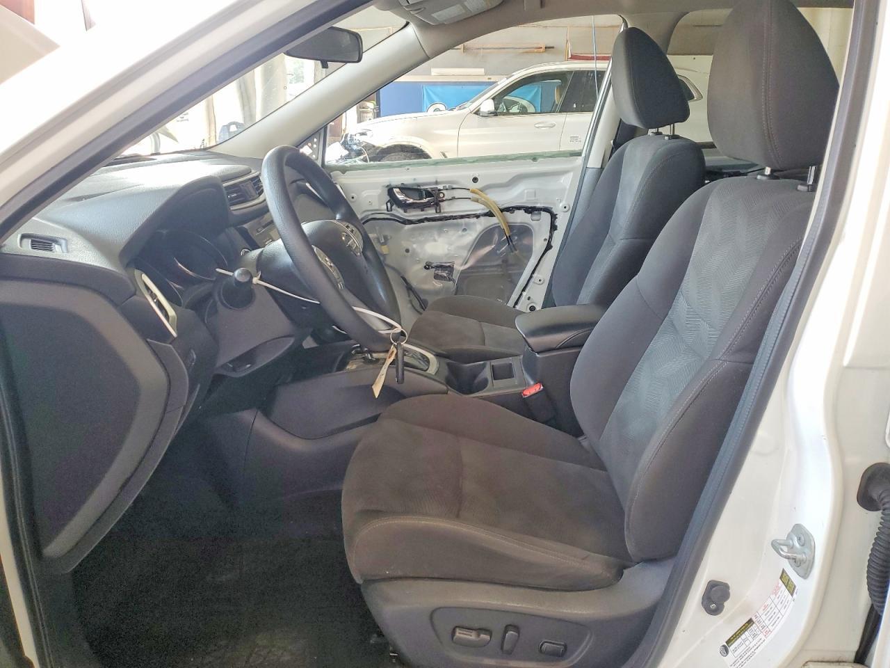 2016 NISSAN ROGUE SV — Фото 7 из 14