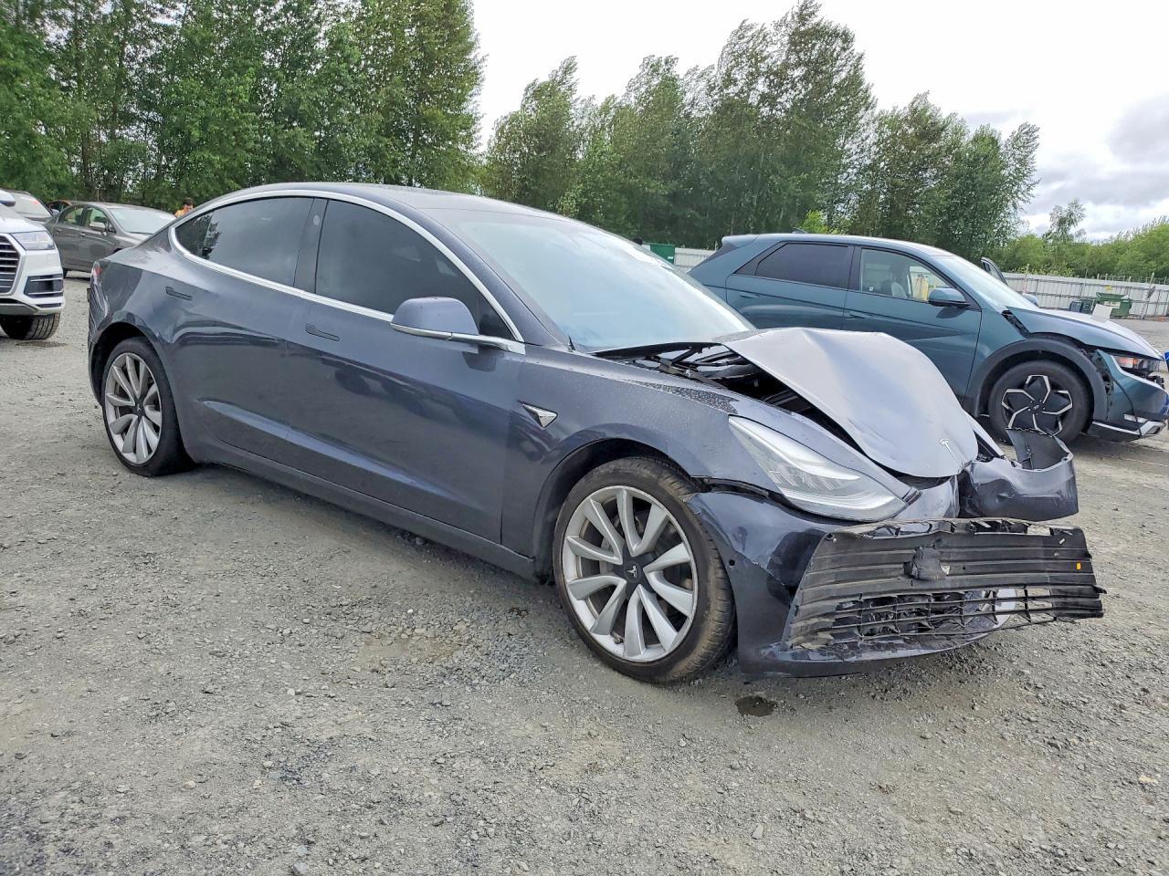2020 TESLA MODEL 3 — Фото 4 из 12