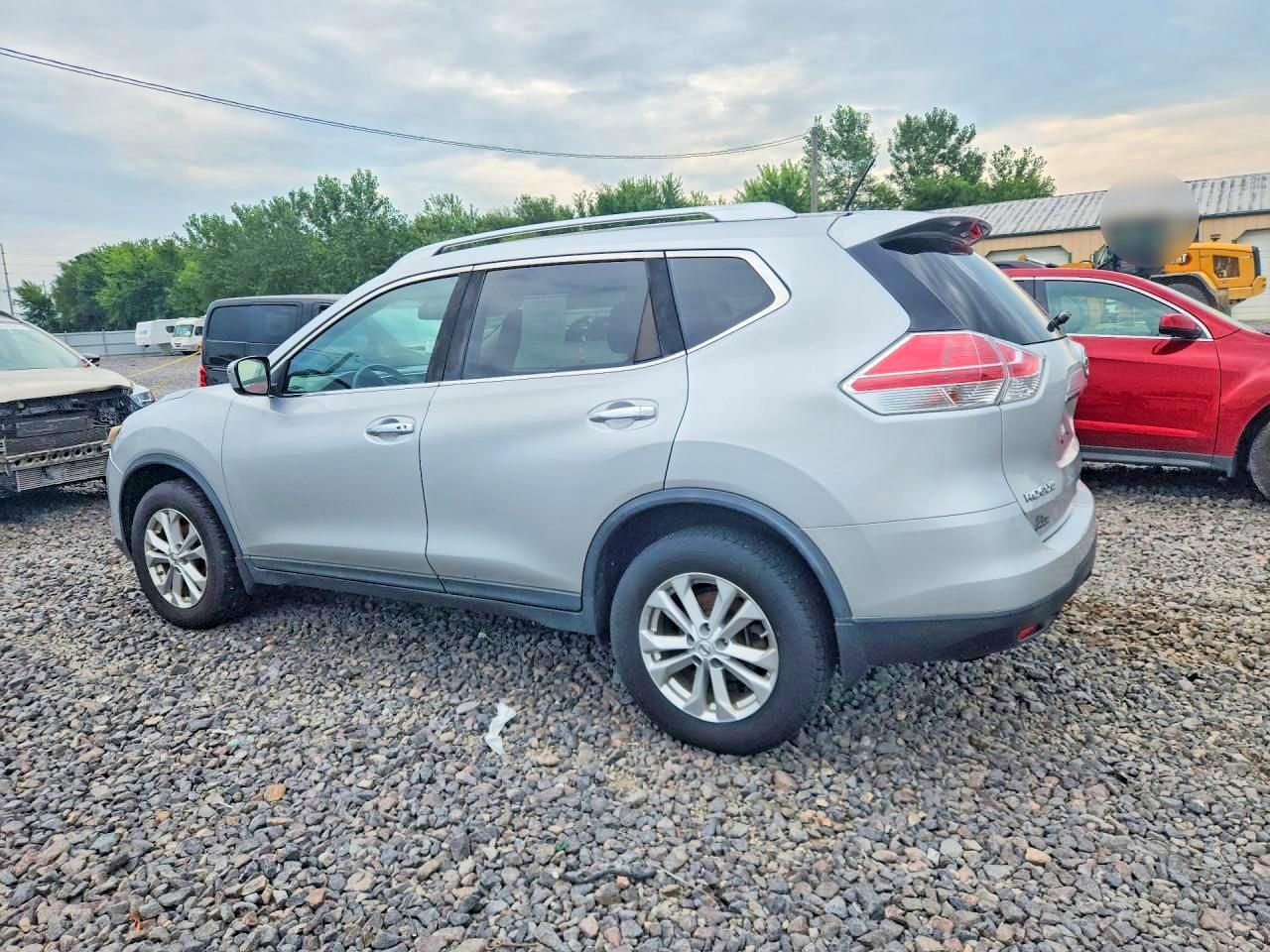 2016 NISSAN ROGUE SV — Фото 2 из 12