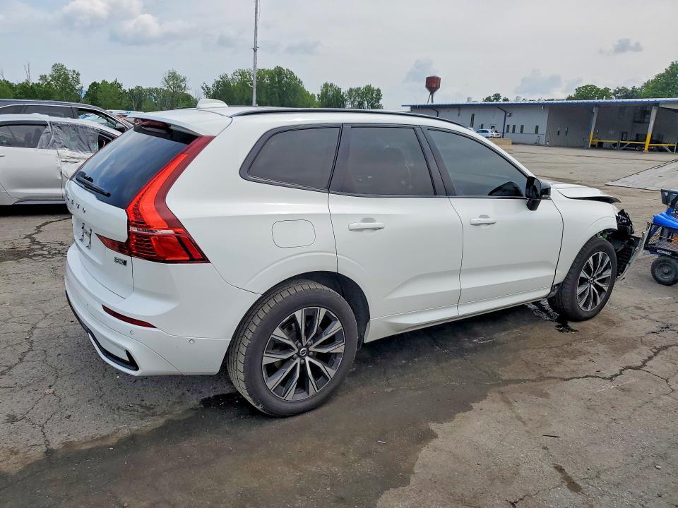 2024 VOLVO XC60 PLUS — Фото 3 из 13