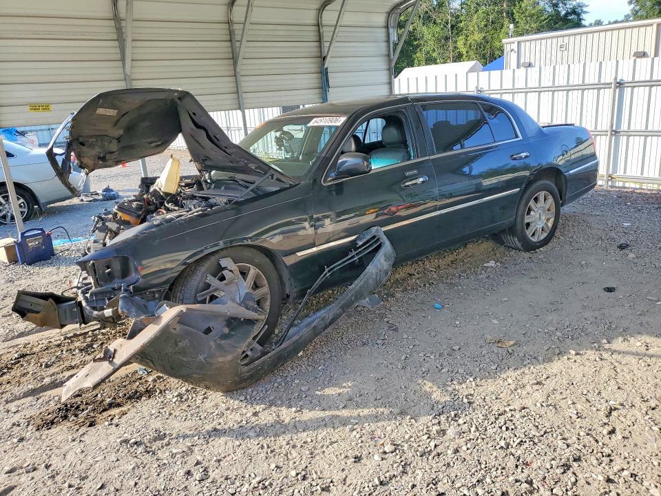 2007 LINCOLN TOWN CAR 1LNHM84W57Y636814