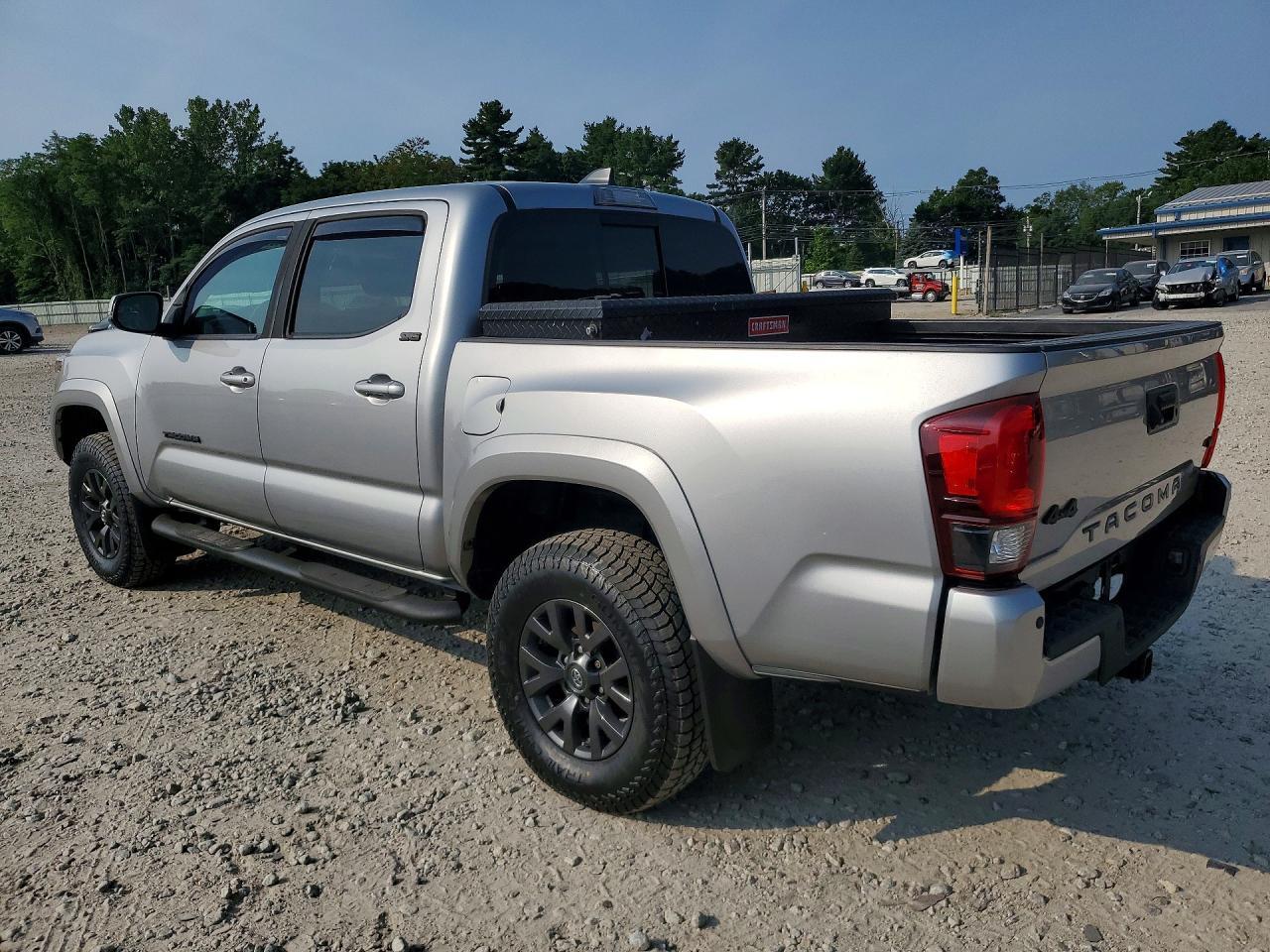 2020 TOYOTA TACOMA SR5 V6 — Фото 2 из 12