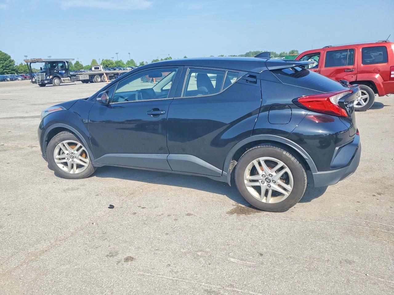 2020 TOYOTA C-HR LE — Фото 2 из 12