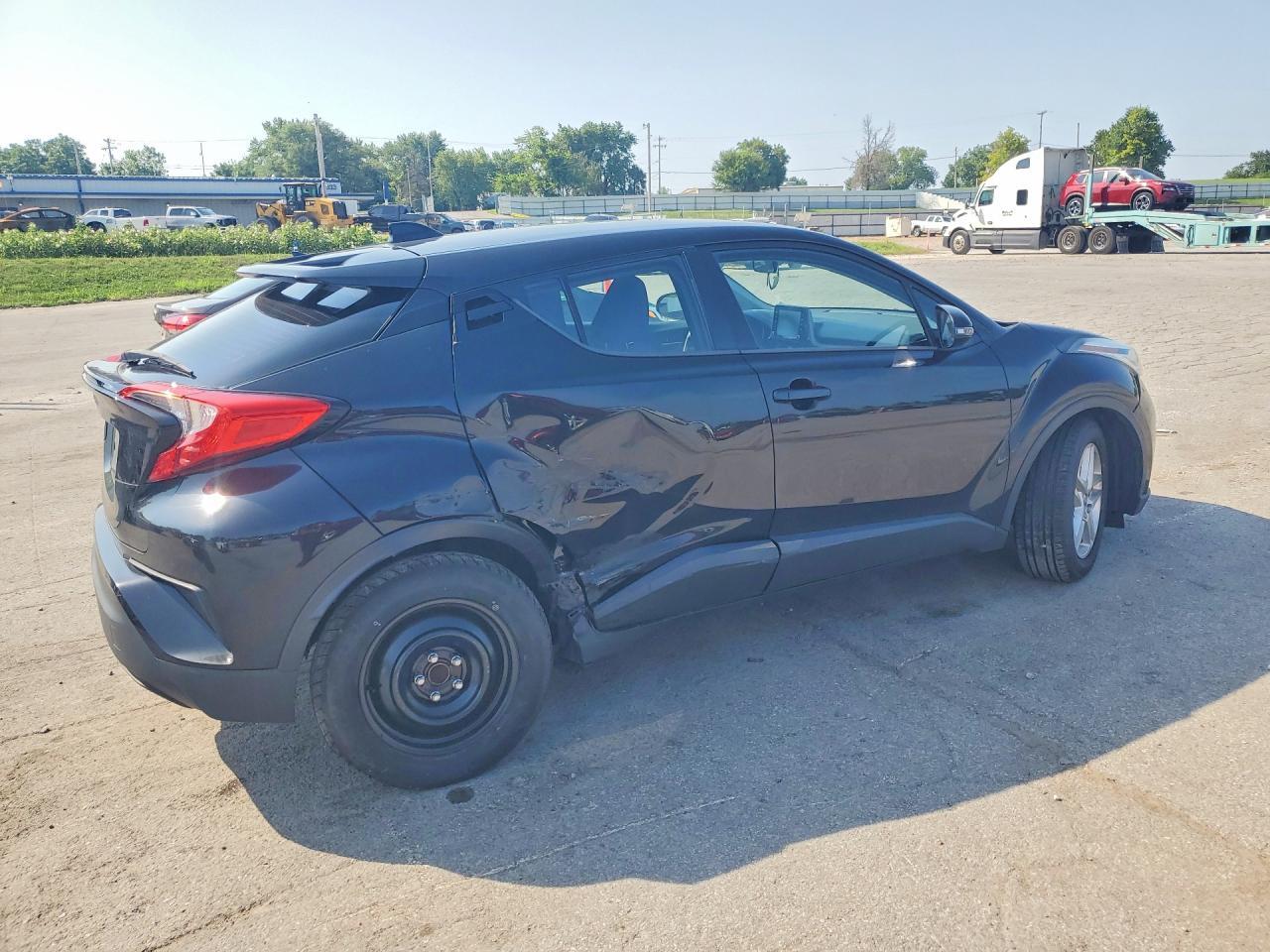 2020 TOYOTA C-HR LE — Фото 3 из 12