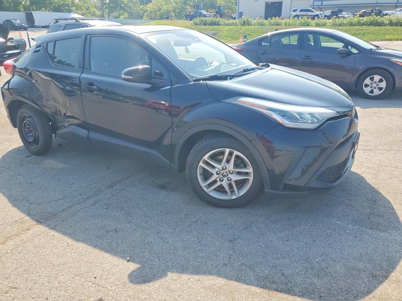 2020 TOYOTA C-HR LE — Фото 4 из 12