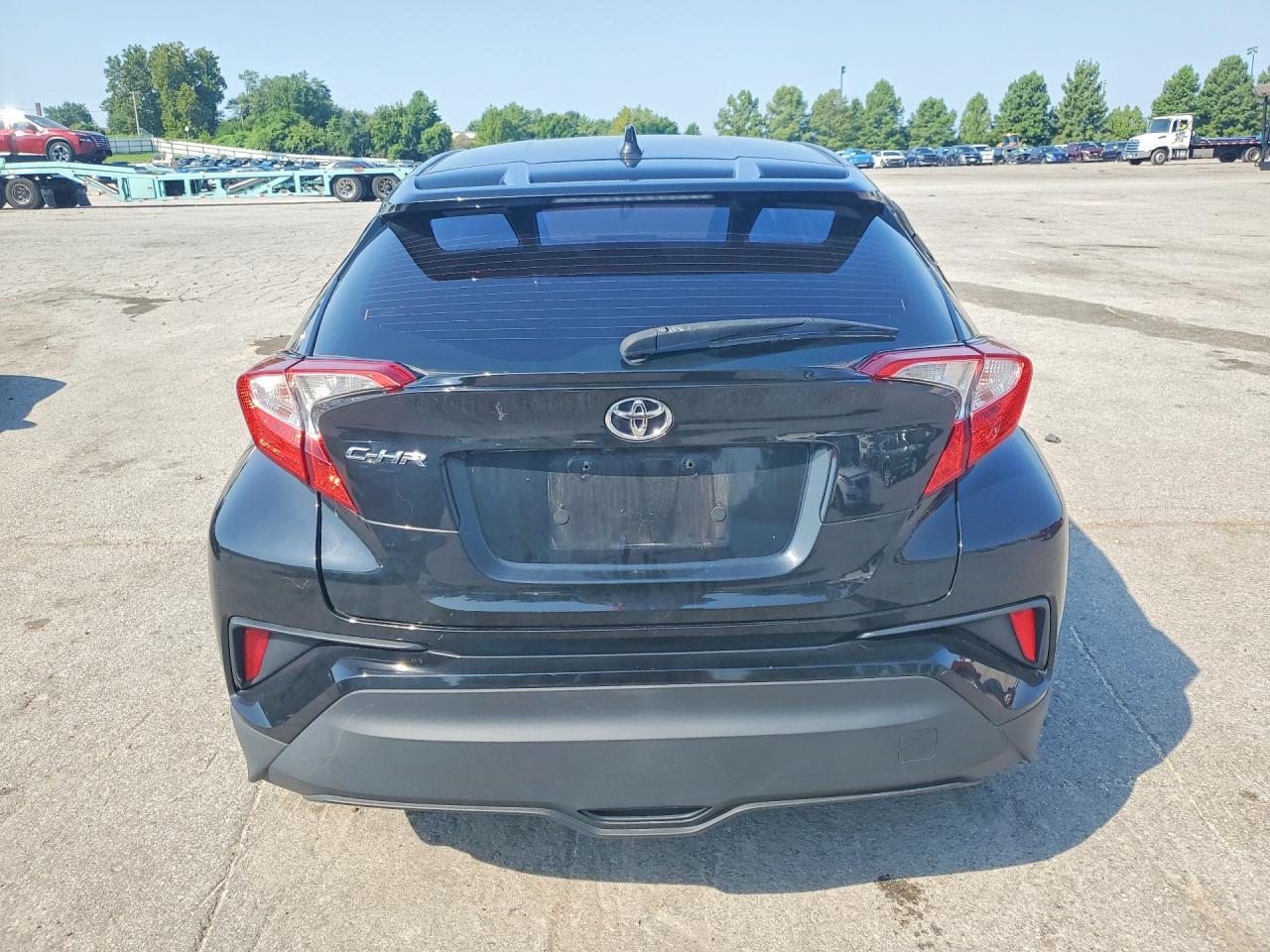 2020 TOYOTA C-HR LE — Фото 6 из 12