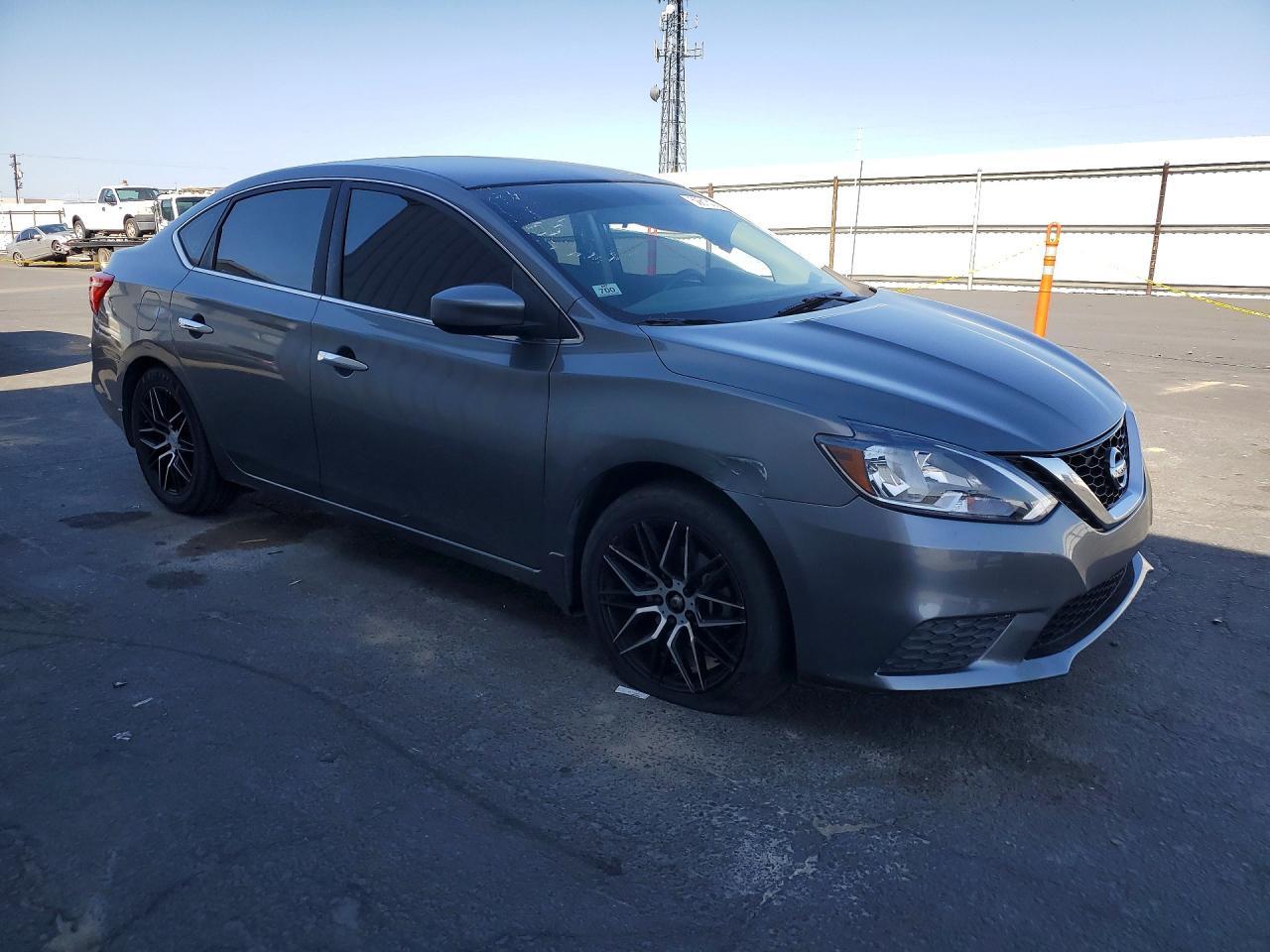 2016 NISSAN SENTRA S — Фото 4 из 12