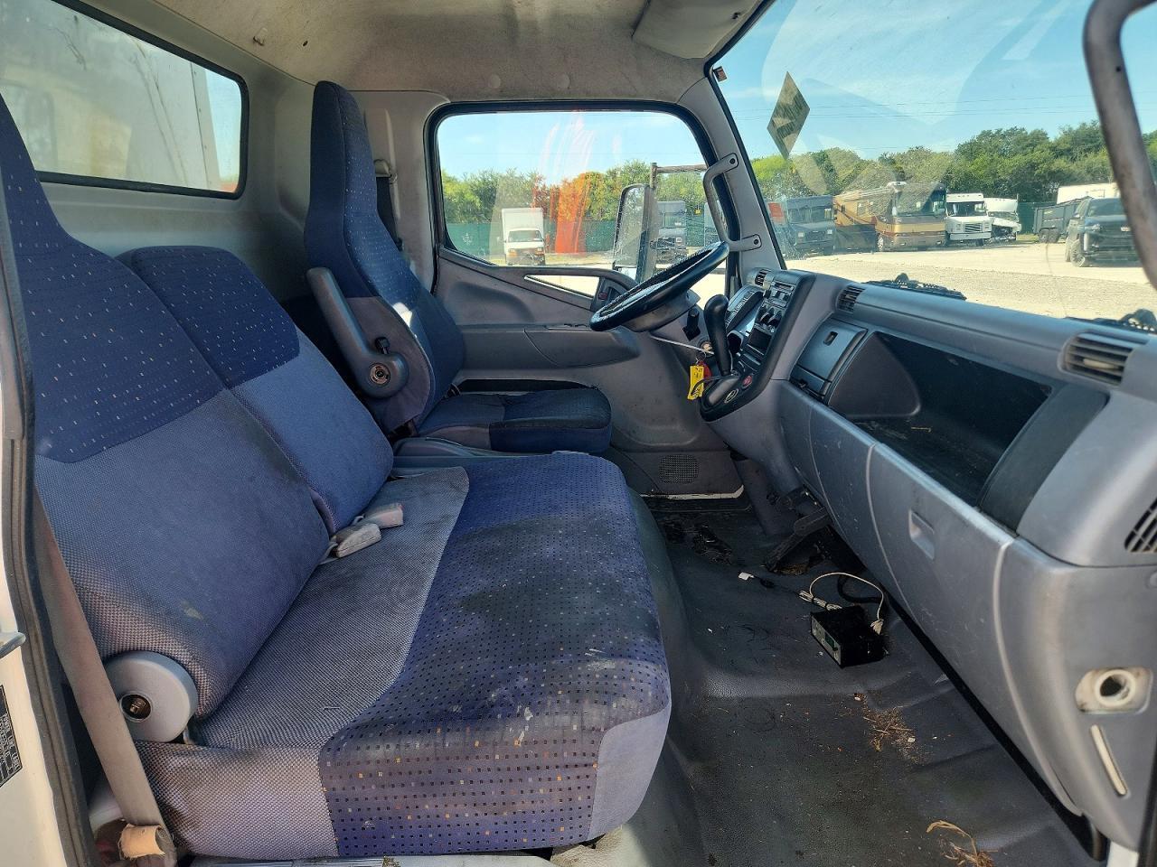 2007 MITSUBISHI FUSO FE84D REFRIGERATED BOX TRUCK — Фото 11 из 14
