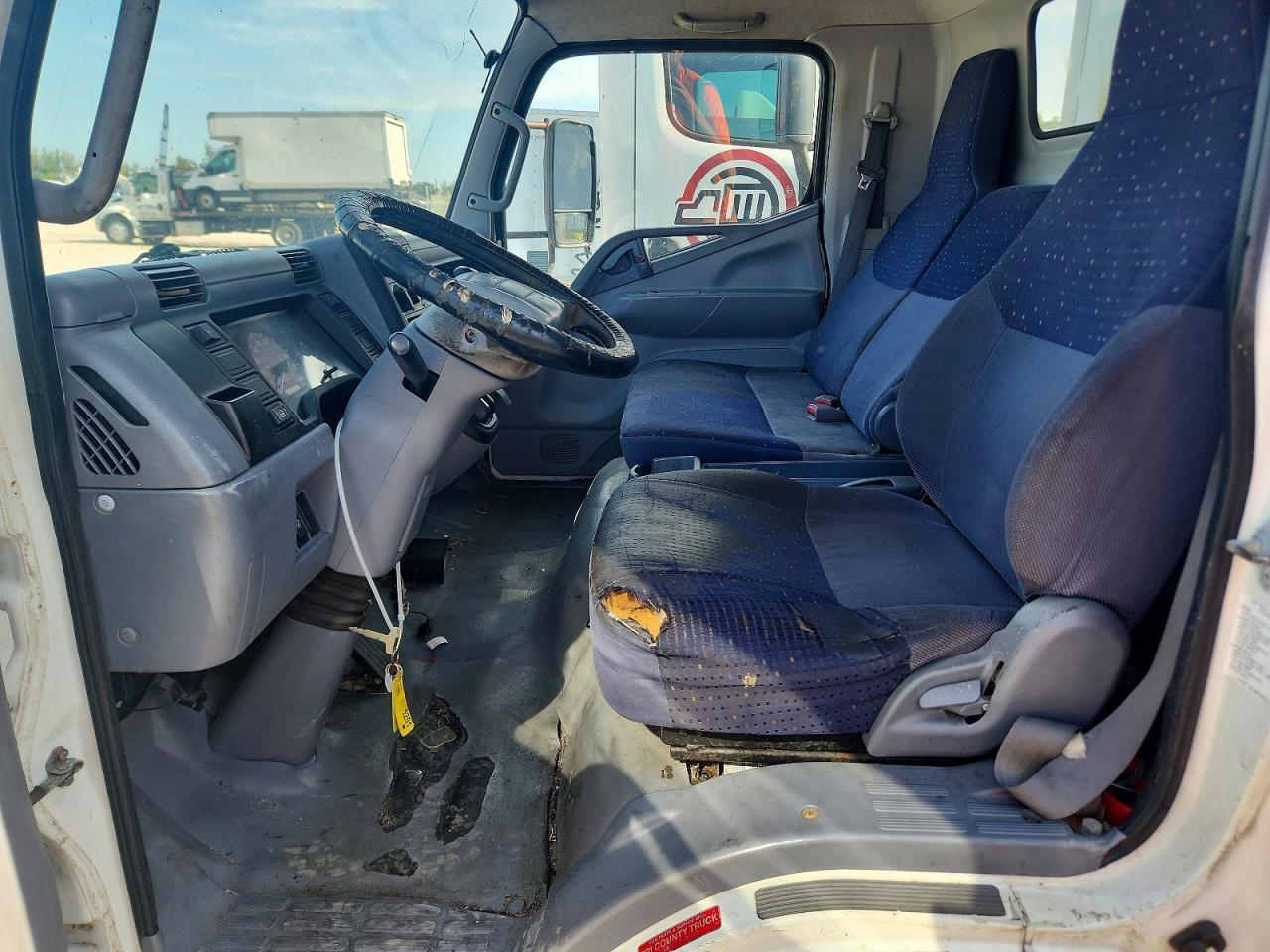 2007 MITSUBISHI FUSO FE84D REFRIGERATED BOX TRUCK — Фото 7 из 14