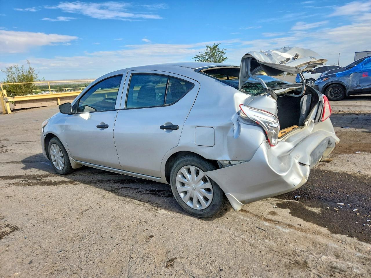 2016 NISSAN VERSA 1.6 S — Фото 2 из 12