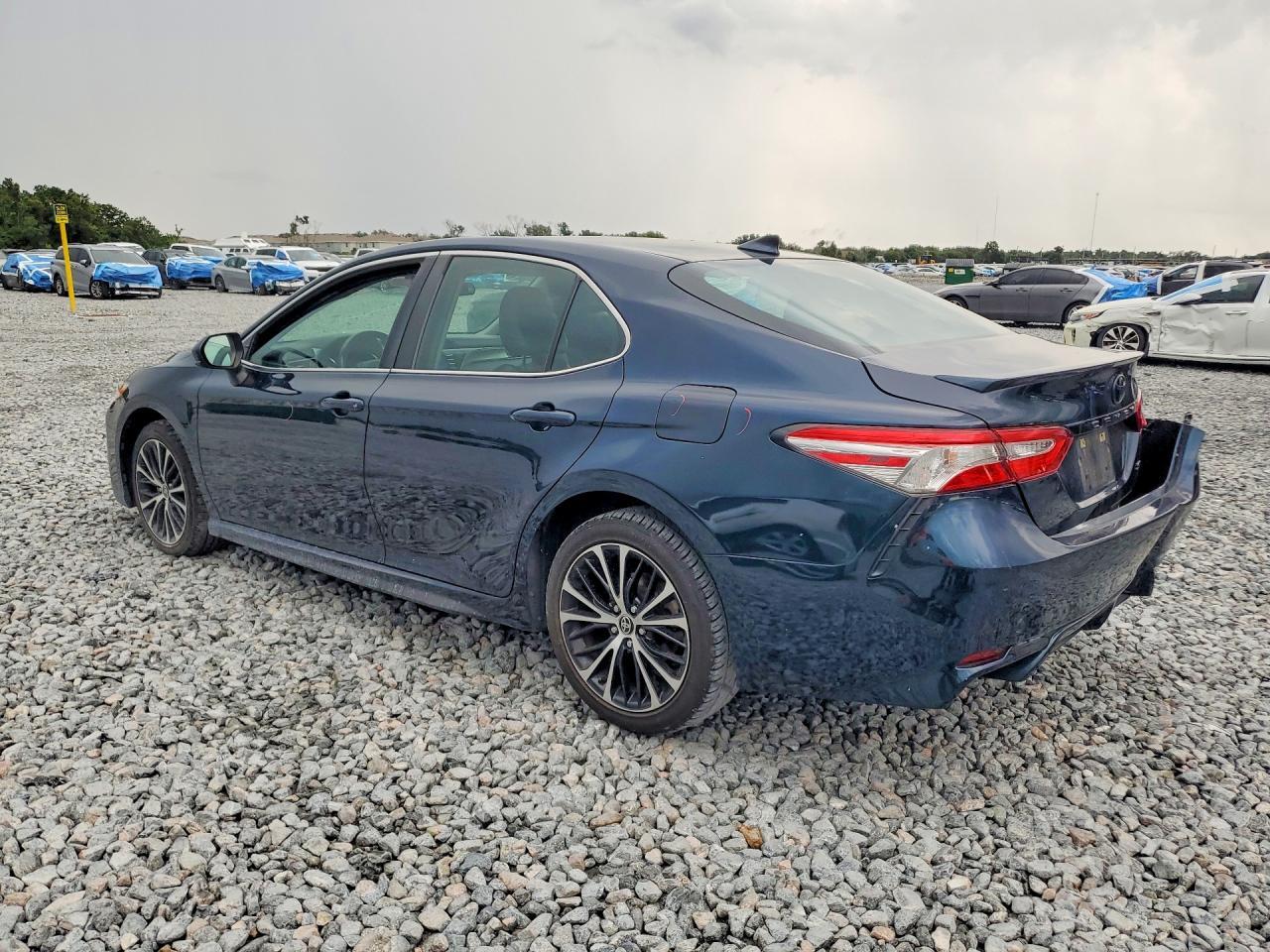 2020 TOYOTA CAMRY SE — Фото 2 из 12