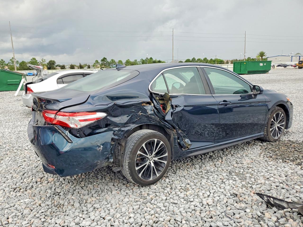 2020 TOYOTA CAMRY SE — Фото 3 из 12