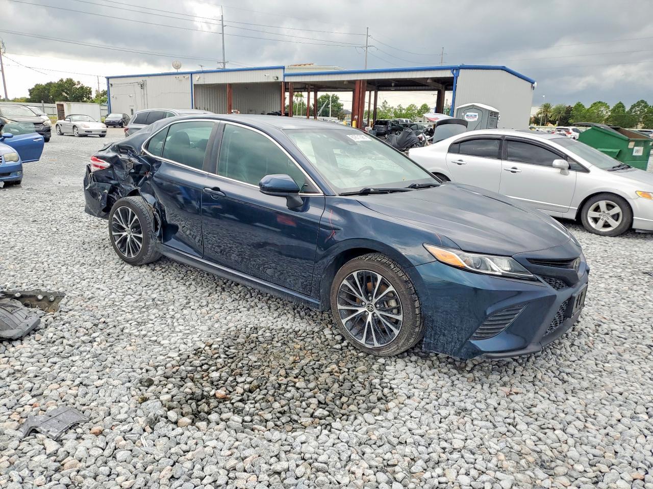 2020 TOYOTA CAMRY SE — Фото 4 из 12