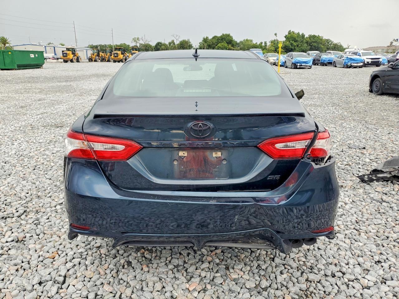 2020 TOYOTA CAMRY SE — Фото 6 из 12