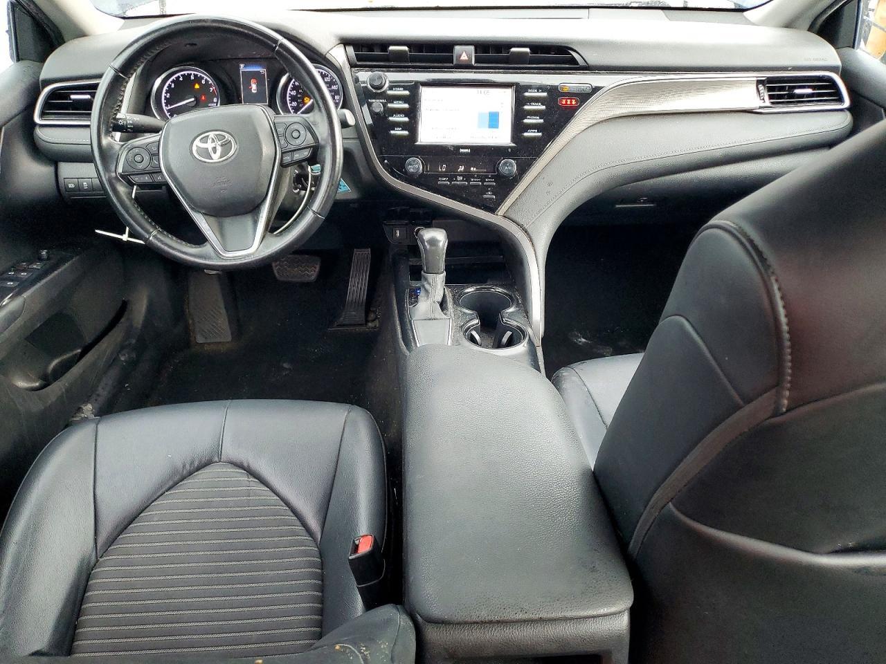 2020 TOYOTA CAMRY SE — Фото 8 из 12