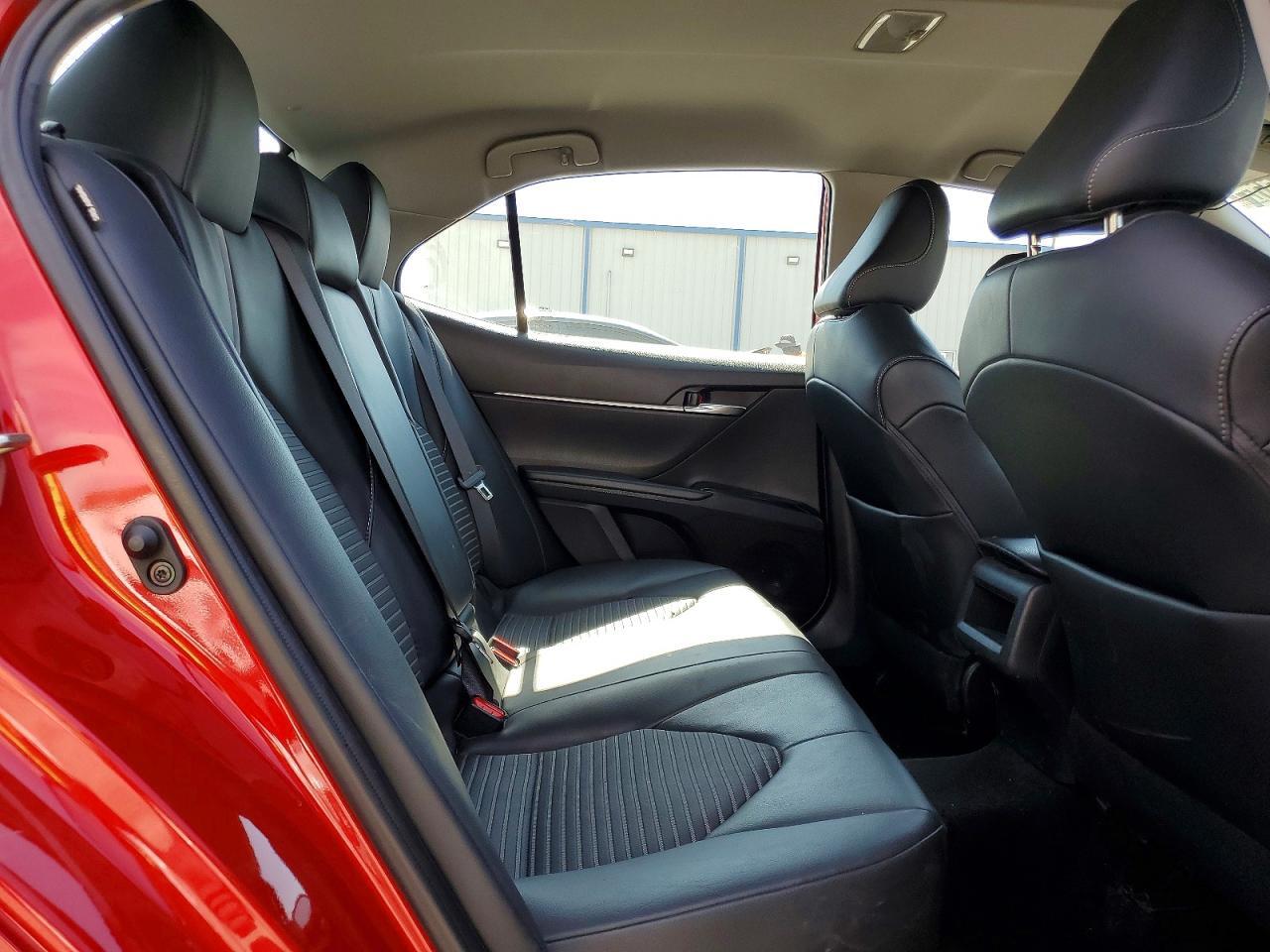 2020 TOYOTA CAMRY SE — Фото 10 из 12