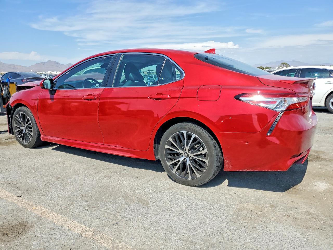 2020 TOYOTA CAMRY SE — Фото 2 из 12