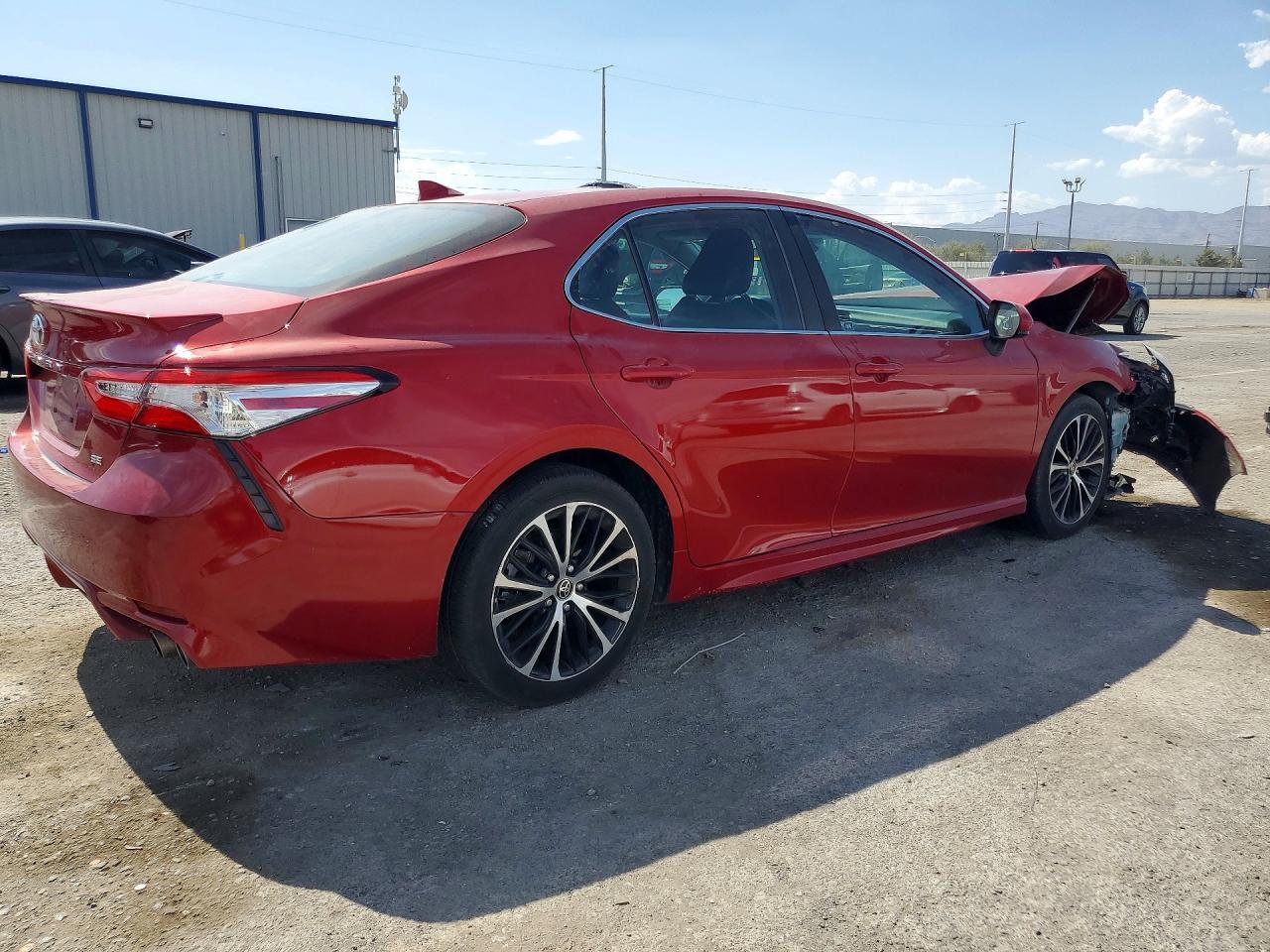 2020 TOYOTA CAMRY SE — Фото 3 из 12