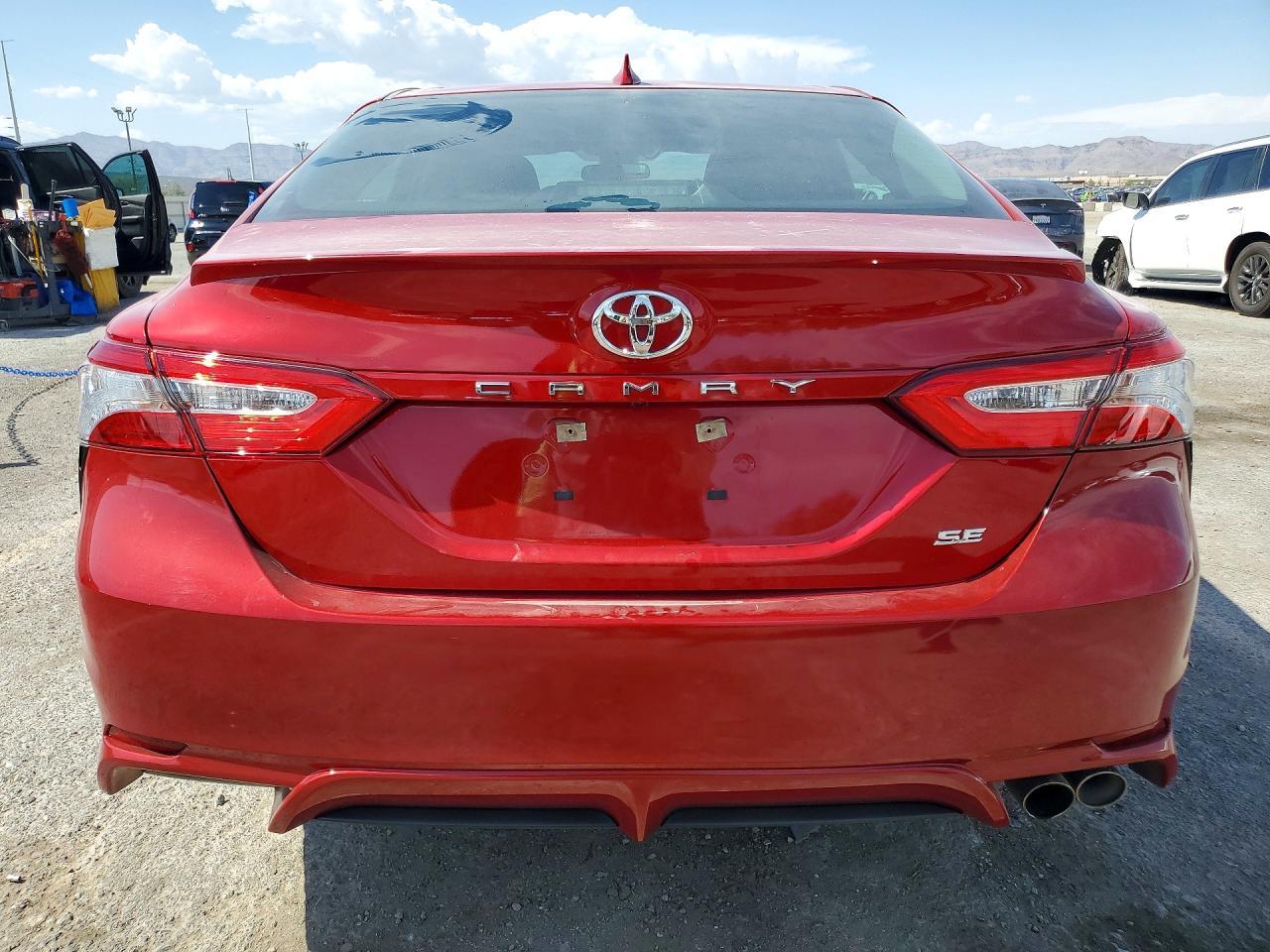 2020 TOYOTA CAMRY SE — Фото 6 из 12