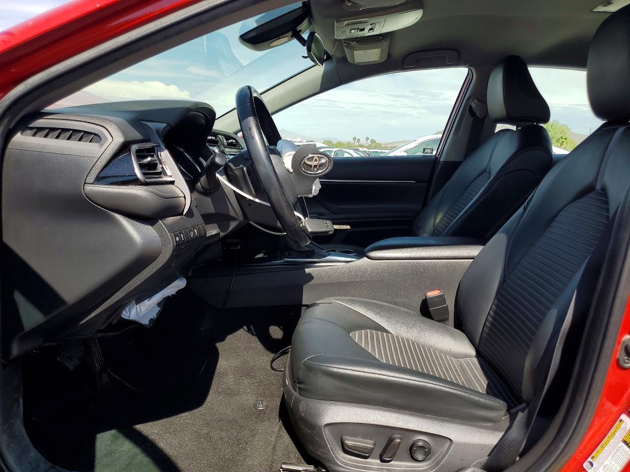 2020 TOYOTA CAMRY SE — Фото 7 из 12