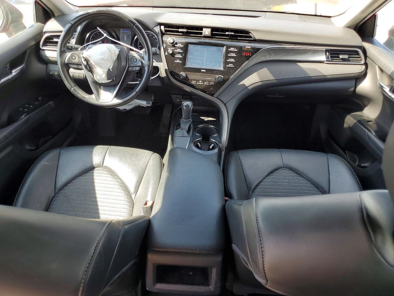 2020 TOYOTA CAMRY SE — Фото 8 из 12