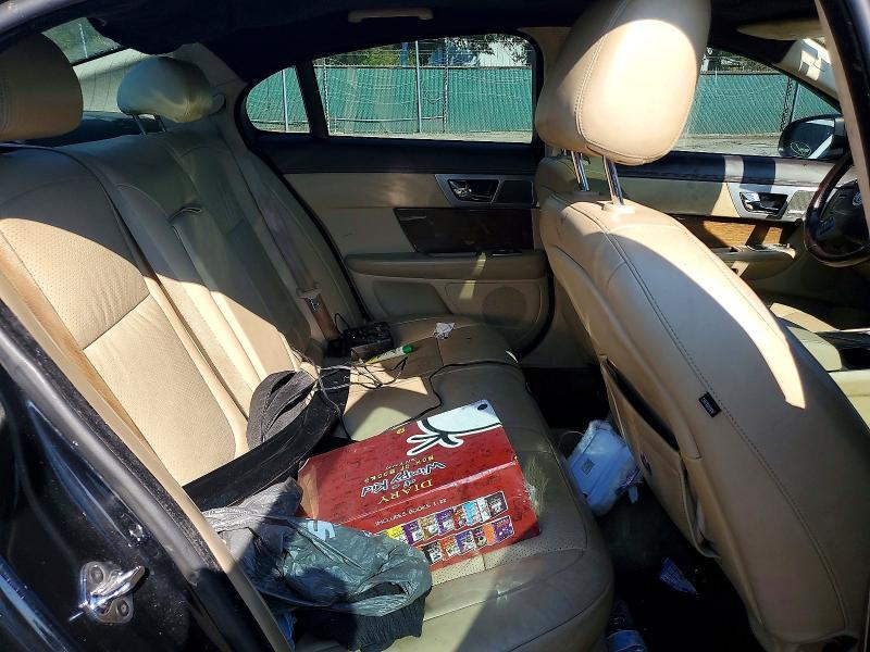 2010 JAGUAR XF SUPERCHARGED — Фото 10 из 12