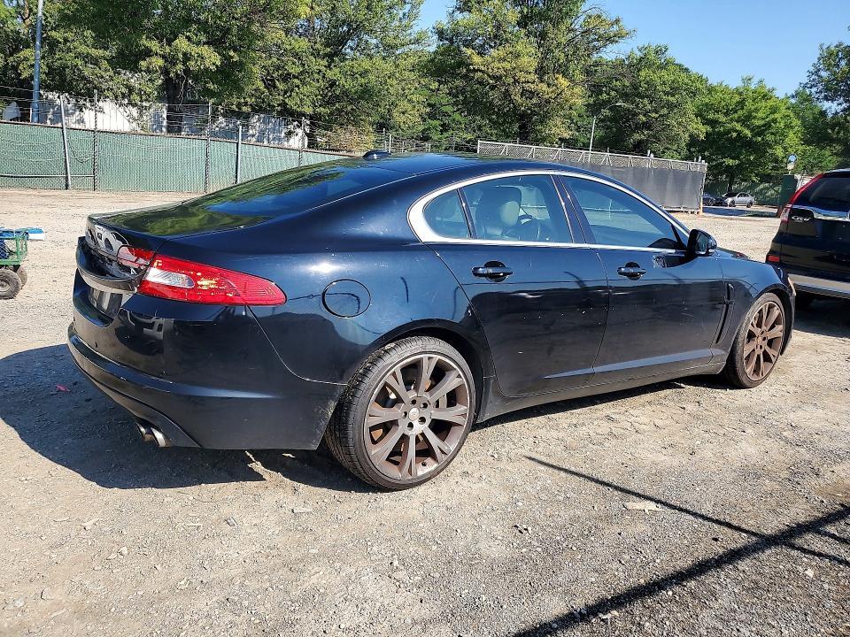 2010 JAGUAR XF SUPERCHARGED — Фото 3 из 12