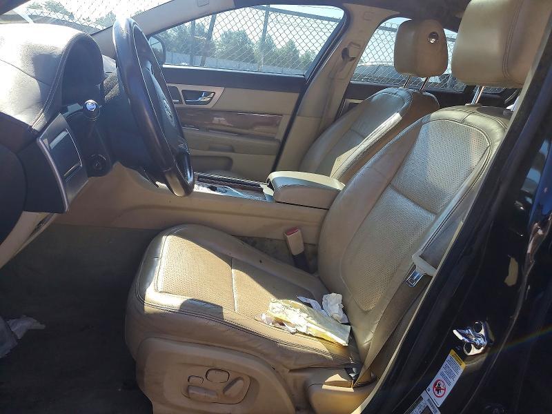 2010 JAGUAR XF SUPERCHARGED — Фото 7 из 12