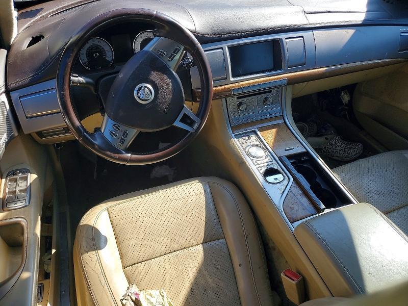2010 JAGUAR XF SUPERCHARGED — Фото 8 из 12