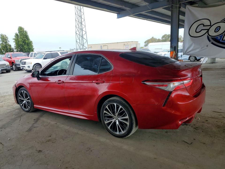2020 TOYOTA CAMRY SE — Фото 2 из 12