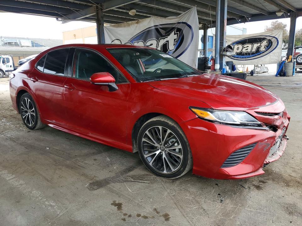 2020 TOYOTA CAMRY SE — Фото 4 из 12