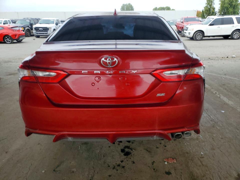 2020 TOYOTA CAMRY SE — Фото 6 из 12