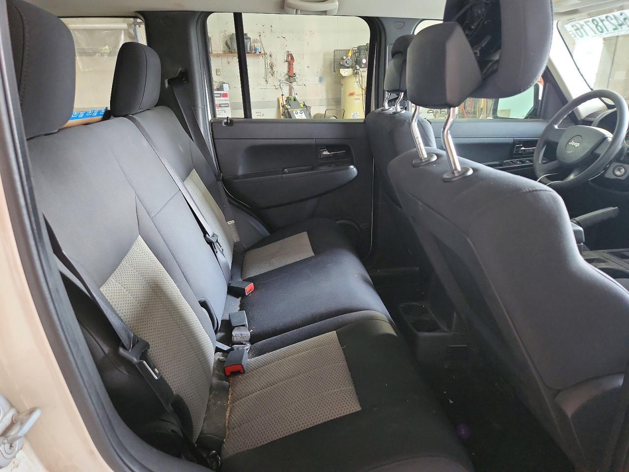 1J4PN2GK6AW111583 2010 JEEP LIBERTY photo no. 10
