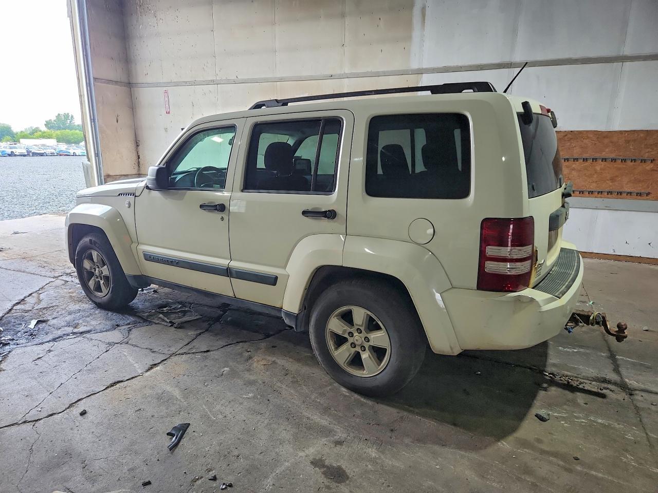 1J4PN2GK6AW111583 2010 JEEP LIBERTY photo no. 2