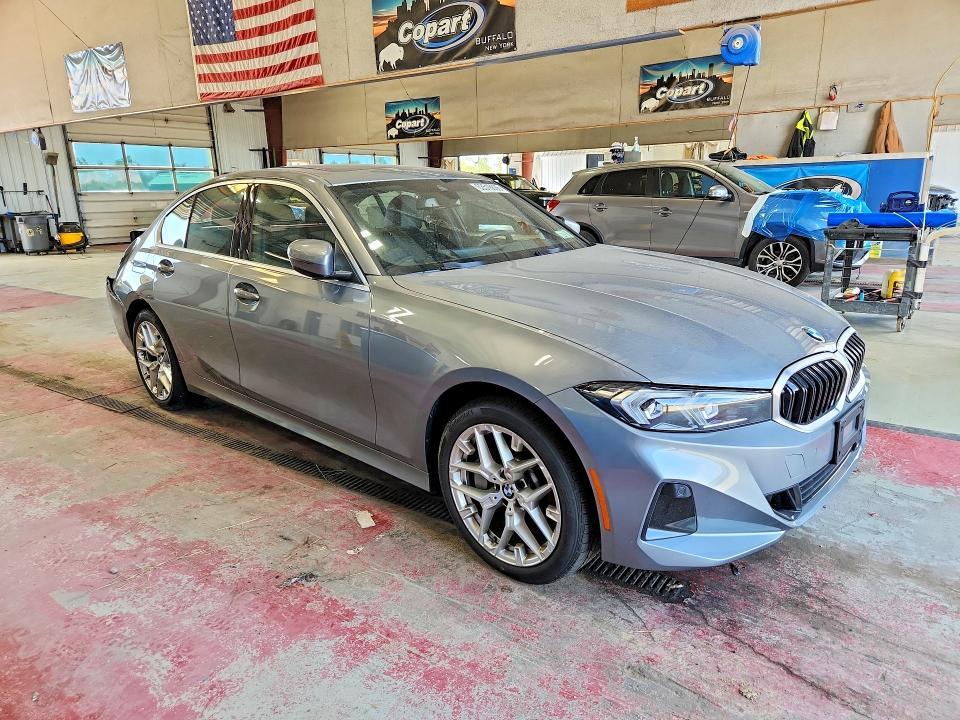 2025 BMW 330XI — Фото 4 из 12
