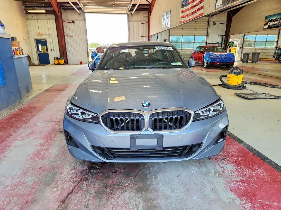 2025 BMW 330XI — Фото 5 из 12