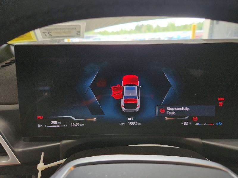 2025 BMW 330XI — Фото 9 из 12