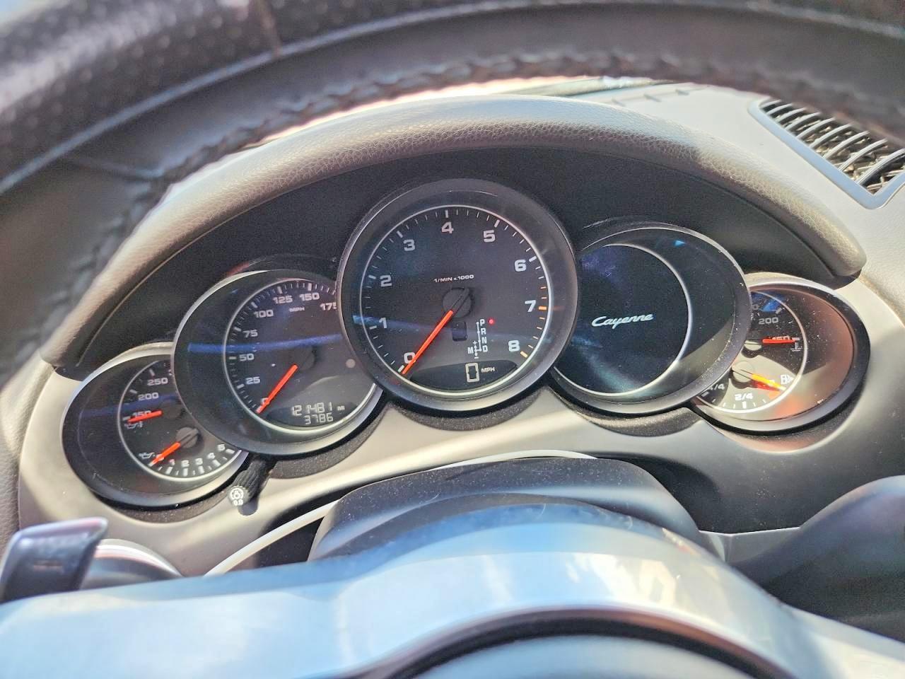 2016 PORSCHE CAYENNE — Фото 9 из 12