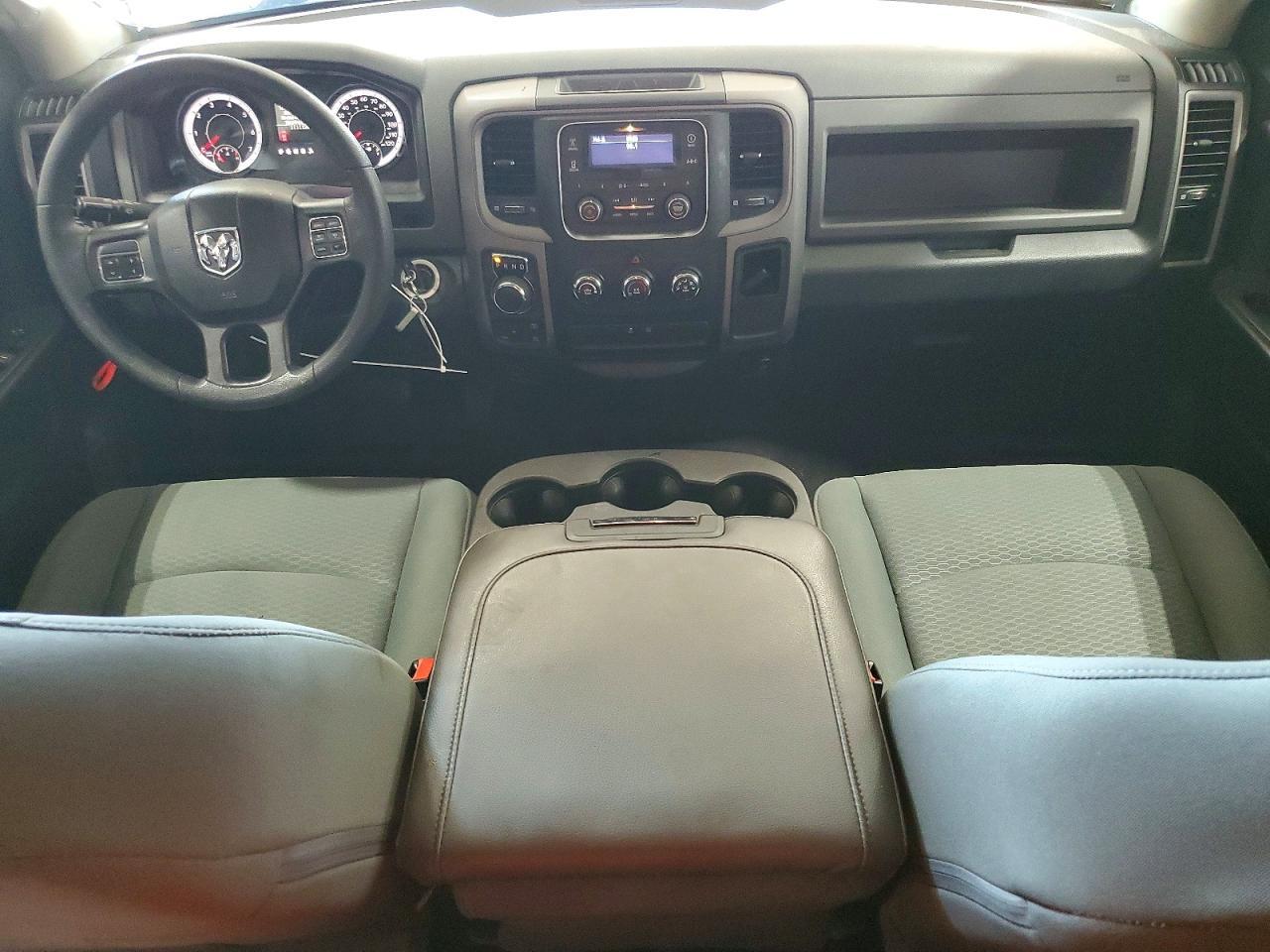 2016 RAM 1500 ST — Фото 8 из 12