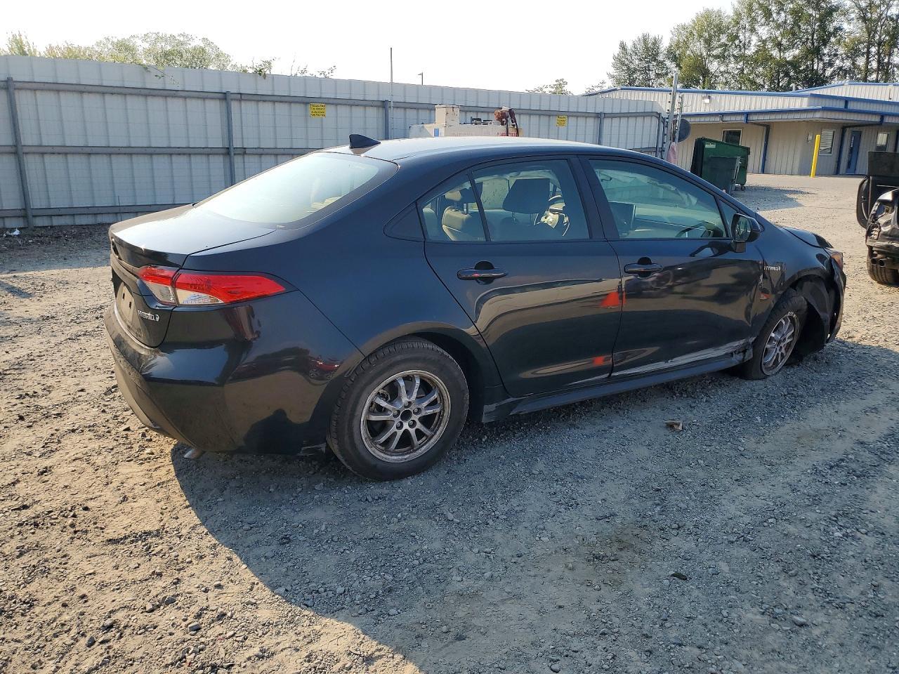 2020 TOYOTA COROLLA LE — Фото 3 из 12