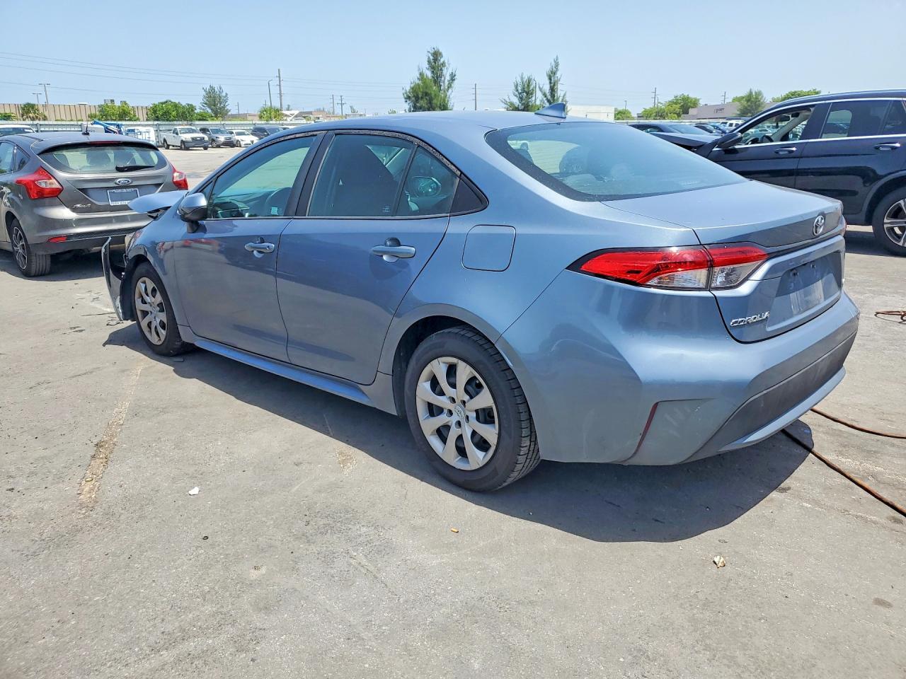 2020 TOYOTA COROLLA LE — Фото 2 из 12